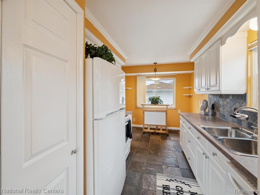 6554 Cardwell Street, Garden City, MI — Photo 13