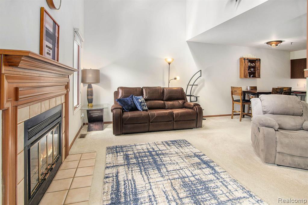 578 OAKBROOK Circle, Flushing, MI 48433 — Photo 3