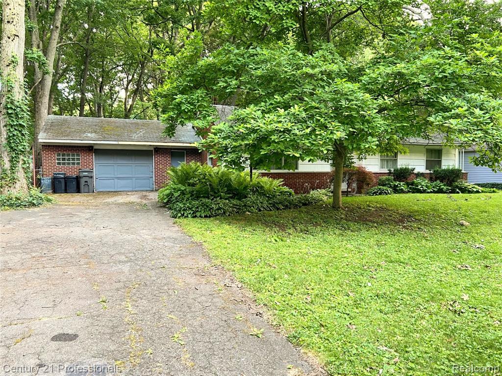 21900 Ulrich Street, Clinton Twp, MI 48036