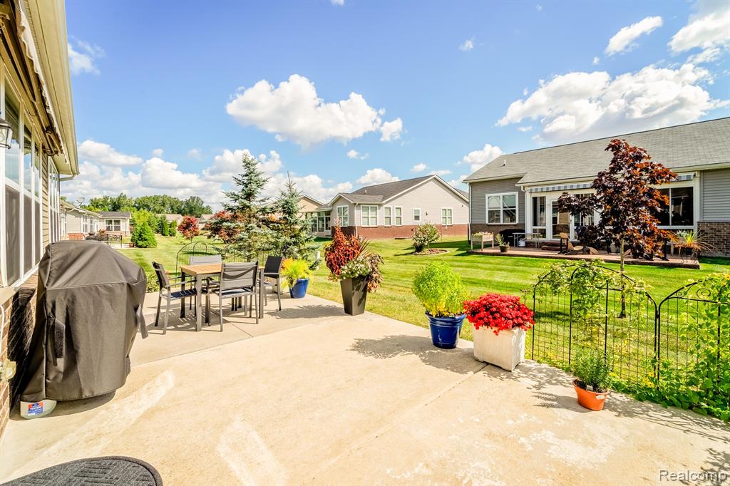 24279 Walloon Way, Flat Rock, MI 48134 — Photo 36