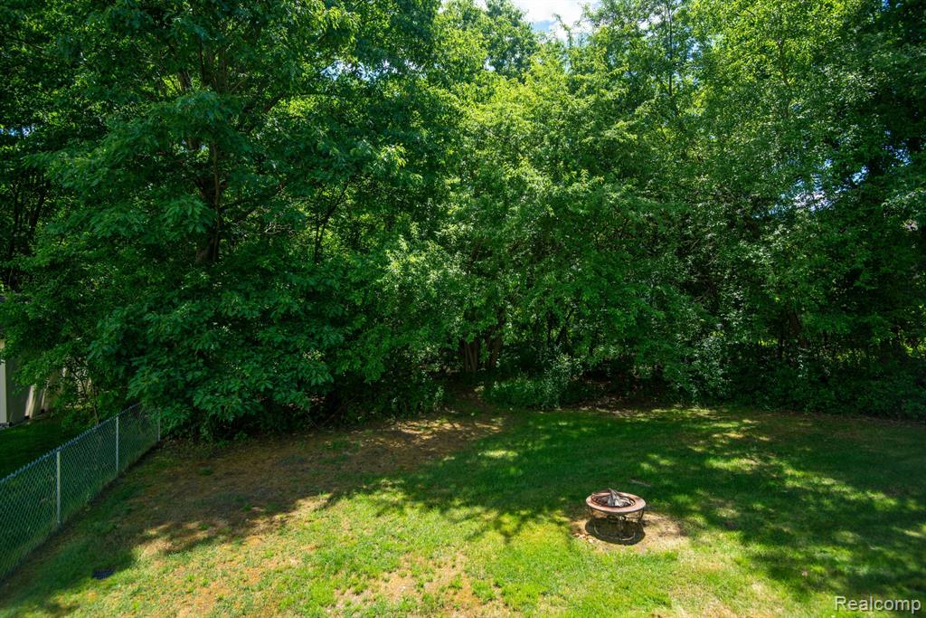 526 COVE VIEW Drive, Waterford, MI 48327 — Photo 11