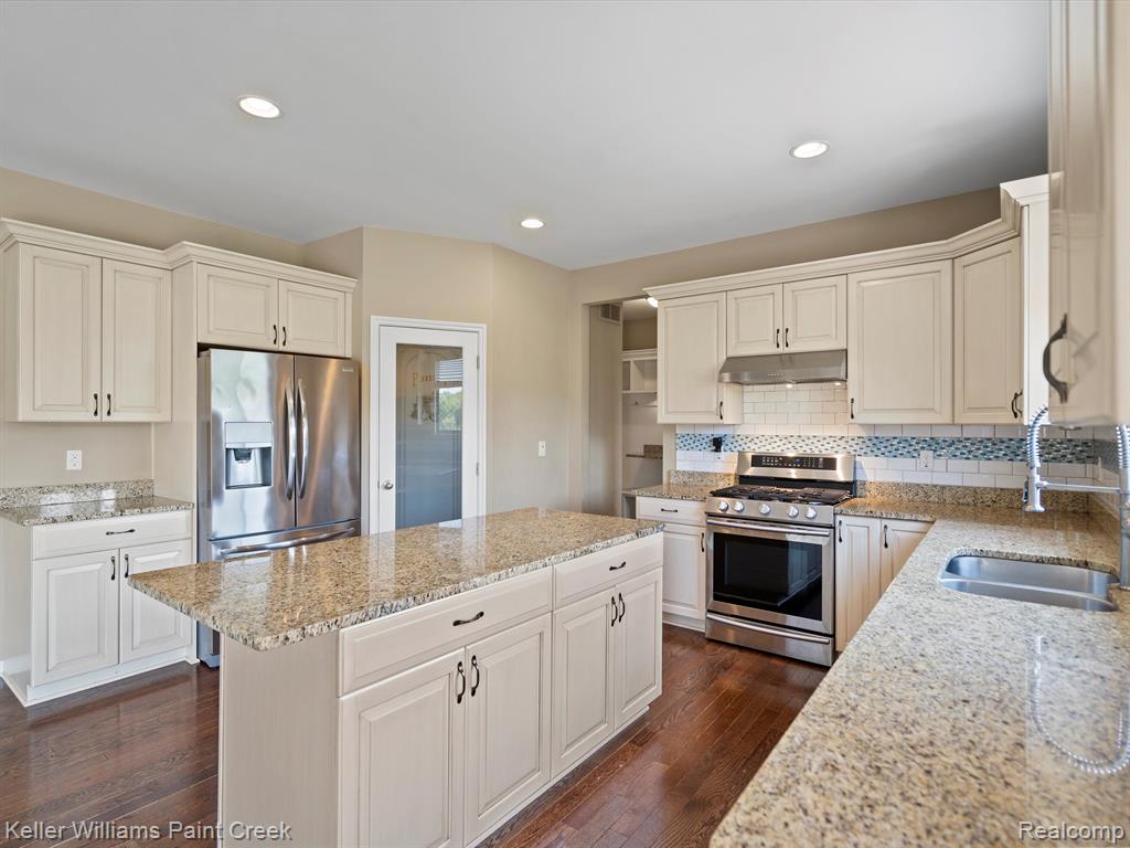 46267 Terrace Drive, Shelby Twp, MI 48317 — Photo 14