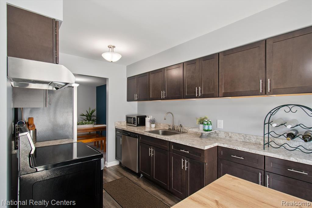 21348 E Glen Haven Circle, Novi, MI 48167 — Photo 13