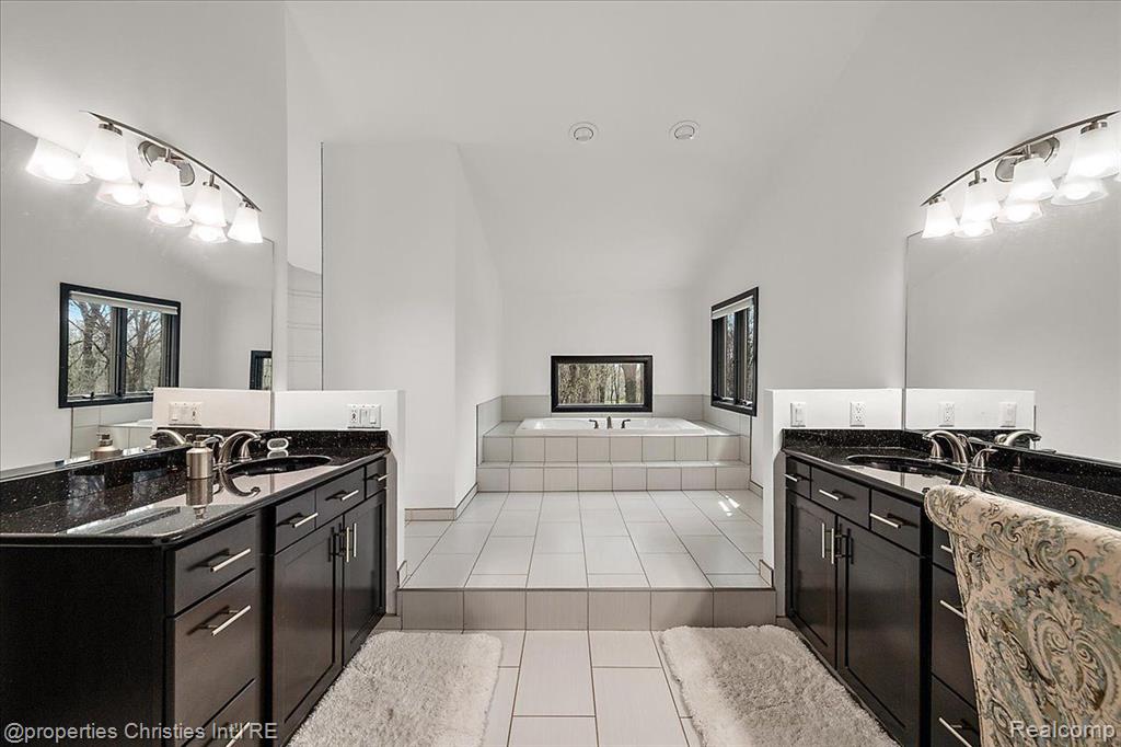1194 EAGLE NEST CT, Milford, MI 48381 — Photo 29