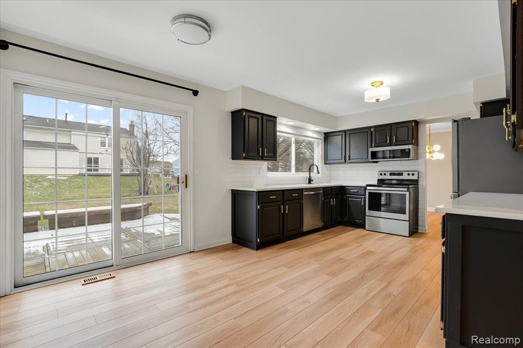 5460 HAMMERSMITH Drive, West Bloomfield, MI — Photo 6