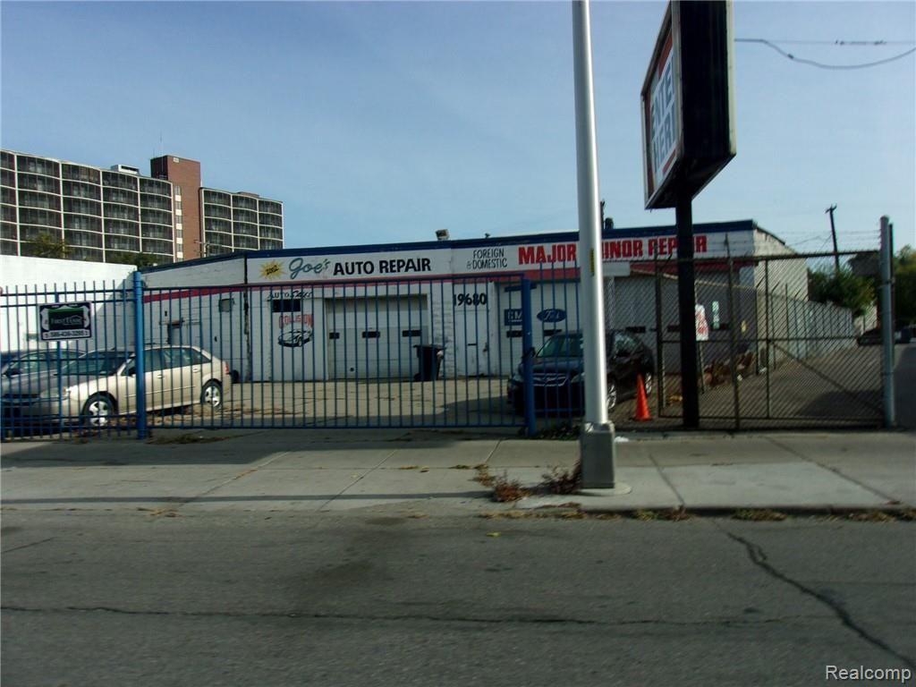 19700 WOODWARD Avenue - Photo 2