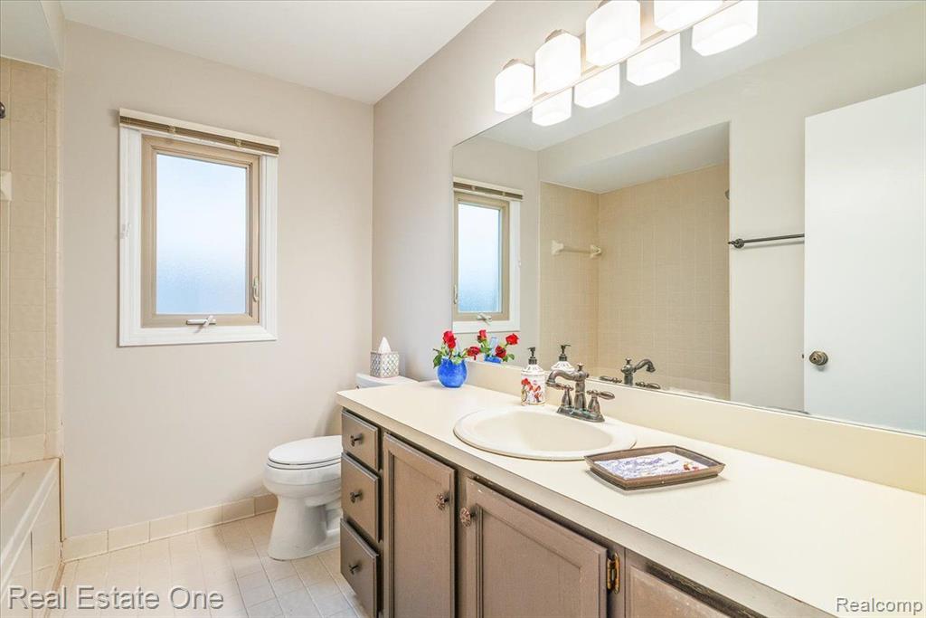 16161 WEATHERFIELD Drive, Northville, MI 48168 — Photo 40