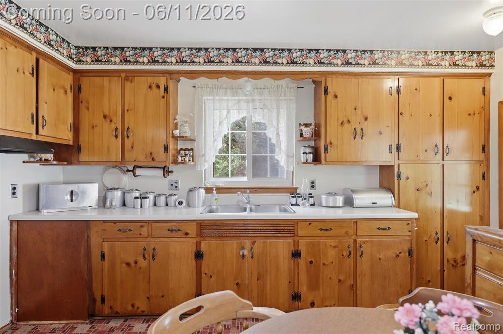 29609 Mark Avenue, Madison Heights, MI 48071 — Photo 13