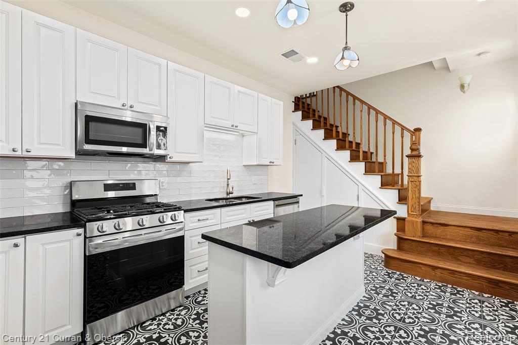 410 E MAIN Street, Northville, MI 48167 — Photo 2