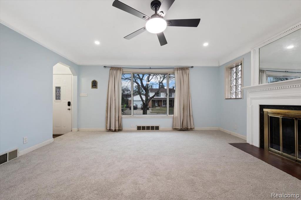 8457 Menge, Center Line, MI 48015 — Photo 8