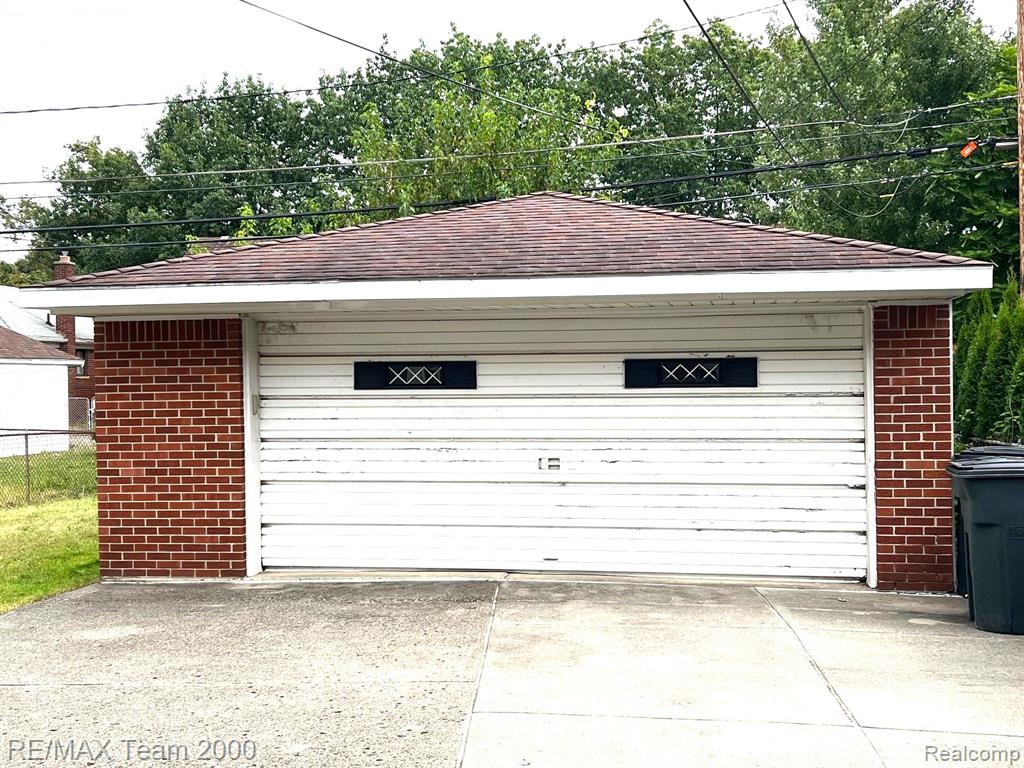 8252 DALE Street, Dearborn Heights, MI 48127 — Photo 15