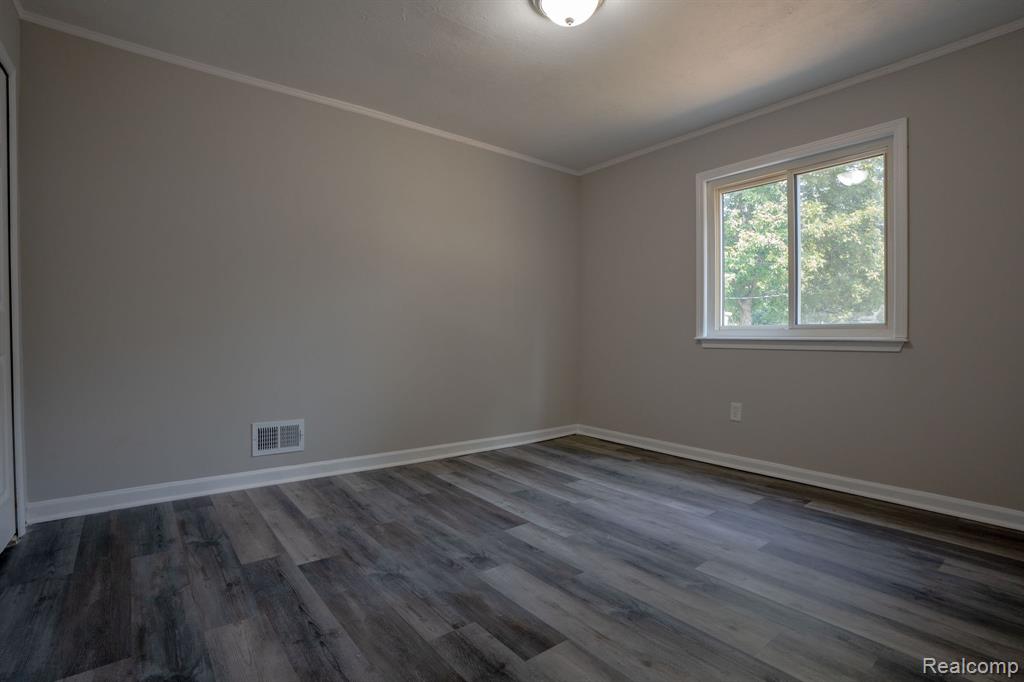 39588 Chart Street, Harrison Township, MI — Photo 14