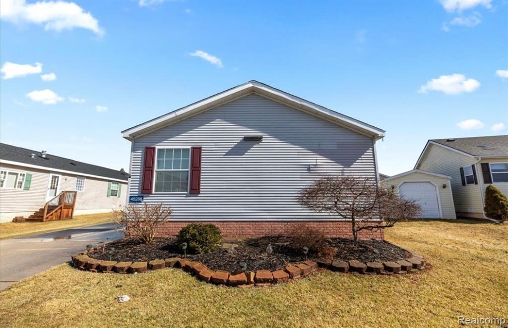 45288 Burgundy Drive, Macomb, MI 48044 — Photo 2