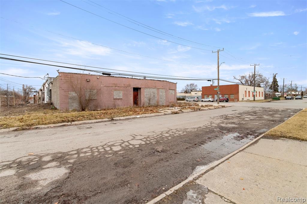 6870 E Davison Street, Hamtramck, MI 48212 — Photo 11
