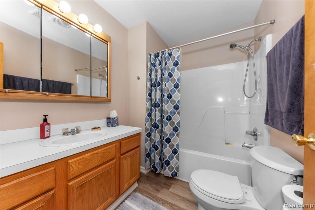 9624 Sawgrass Court, Belleville, MI 48111 — Photo 17