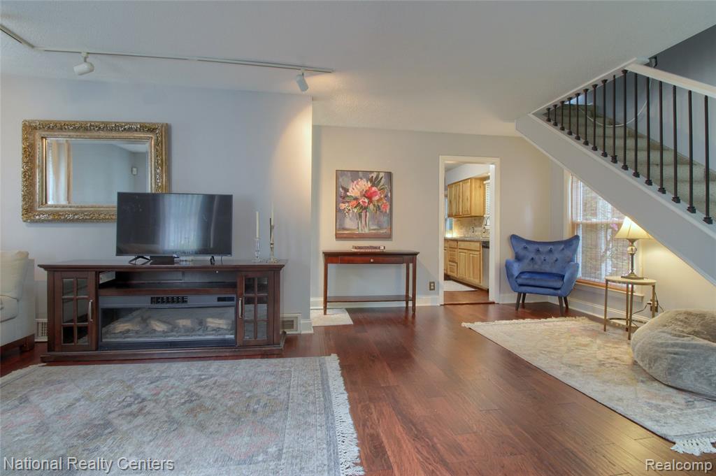 702 Royal Avenue, Royal Oak, MI 48073 — Photo 7