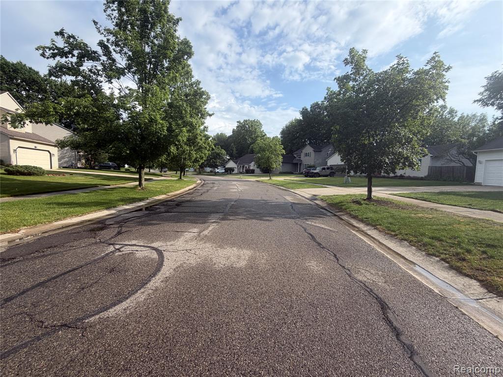 490 Cove View Drive, Waterford, MI 48327 — Photo 15
