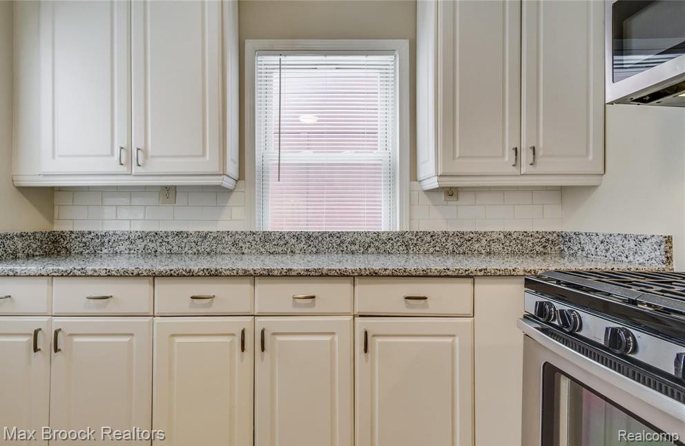 65 Maplefield Road, Pleasant Ridge, MI — Photo 9
