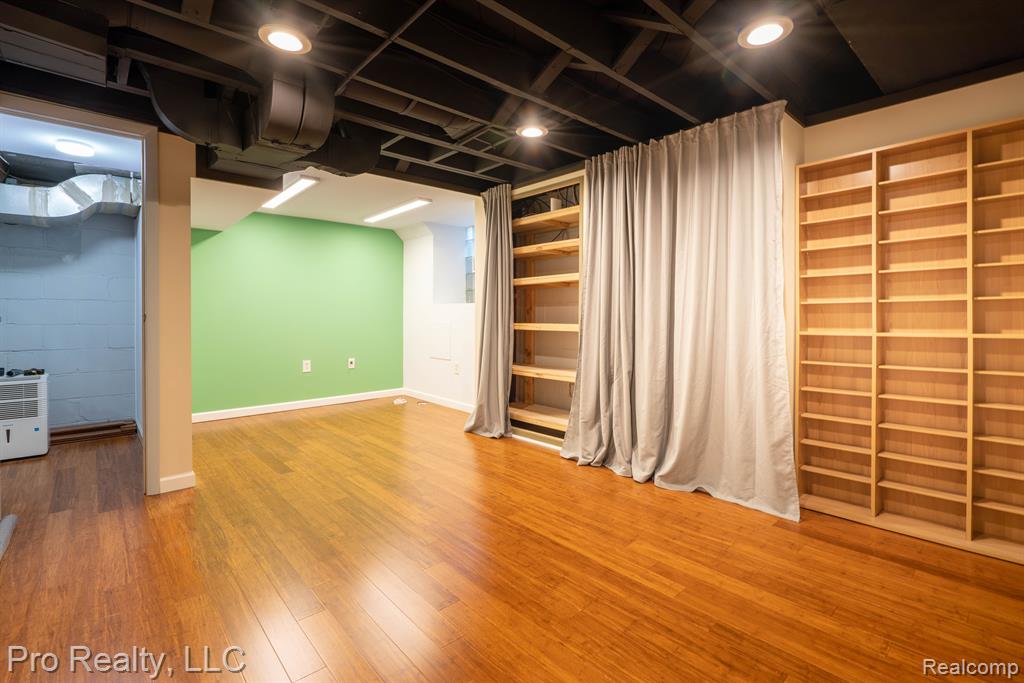 8 CARLTON Lane, Dearborn, MI 48120 — Photo 15