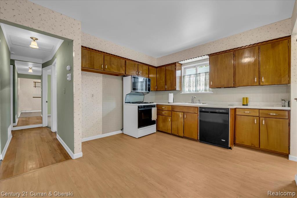 5965 Berwyn Street, Dearborn Heights, MI 48127 — Photo 7
