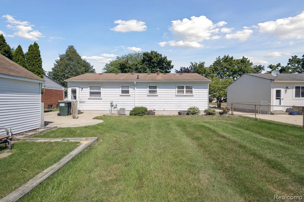 429 Cambridge Avenue, South Lyon, MI 48178 — Photo 30