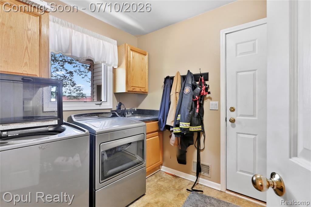 7725 Partridge Hill Drive, Brighton, MI 48116 — Photo 22