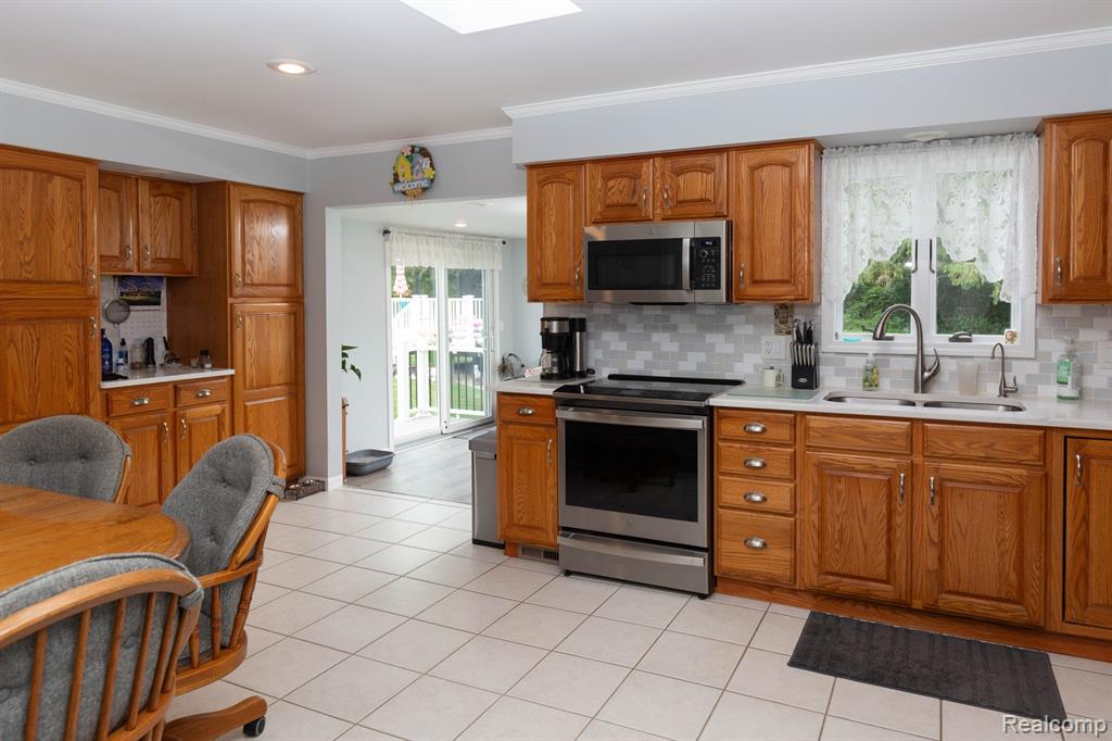 9026 Woodside Road, Northville, MI 48167 — Photo 3