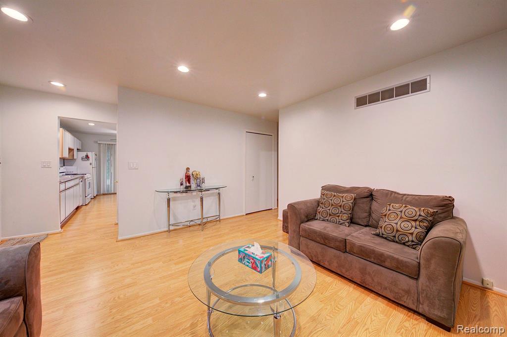 8401 18 Mile Road, Unit 167, Sterling Heights, MI 48313 — Photo 7