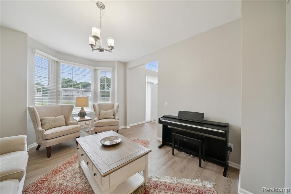 4976 Saddle Brook Court, Troy, MI 48085 — Photo 10