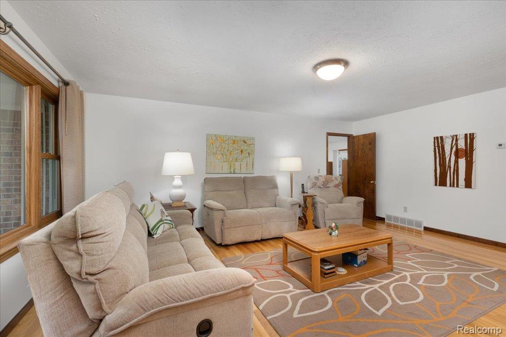 5618 Ann Arbor Saline Road, Saline, MI 48176 — Photo 9