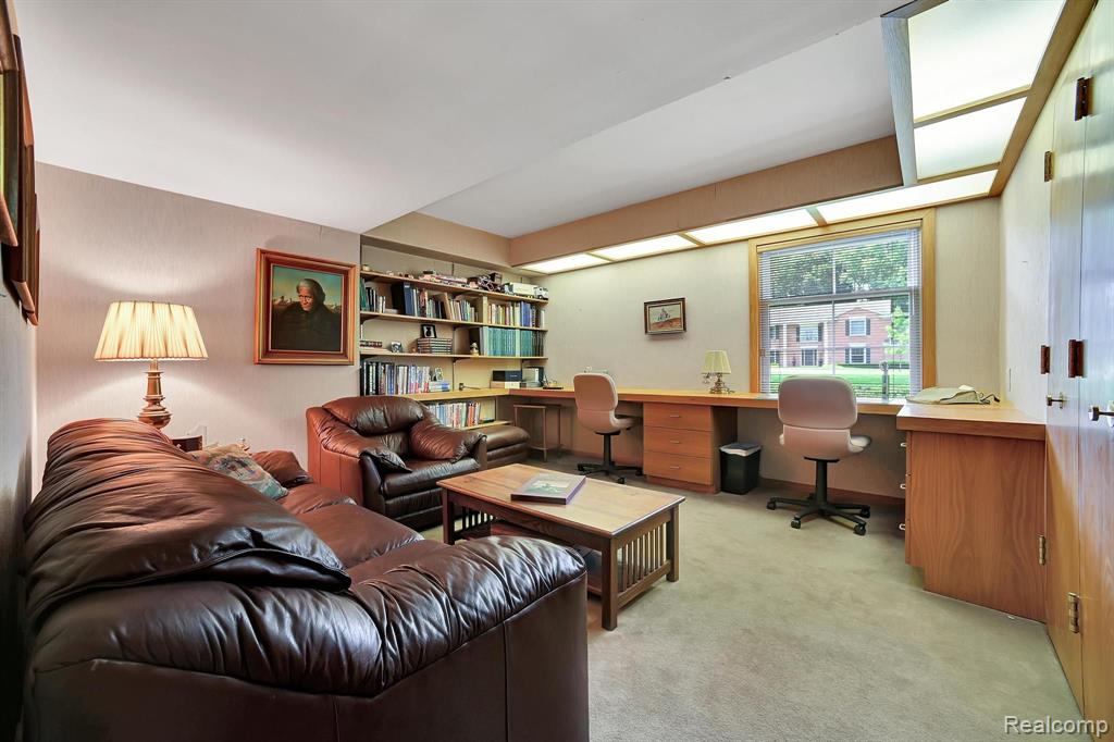 530 WHITEHALL Road, Bloomfield Hills, MI 48304 — Photo 27