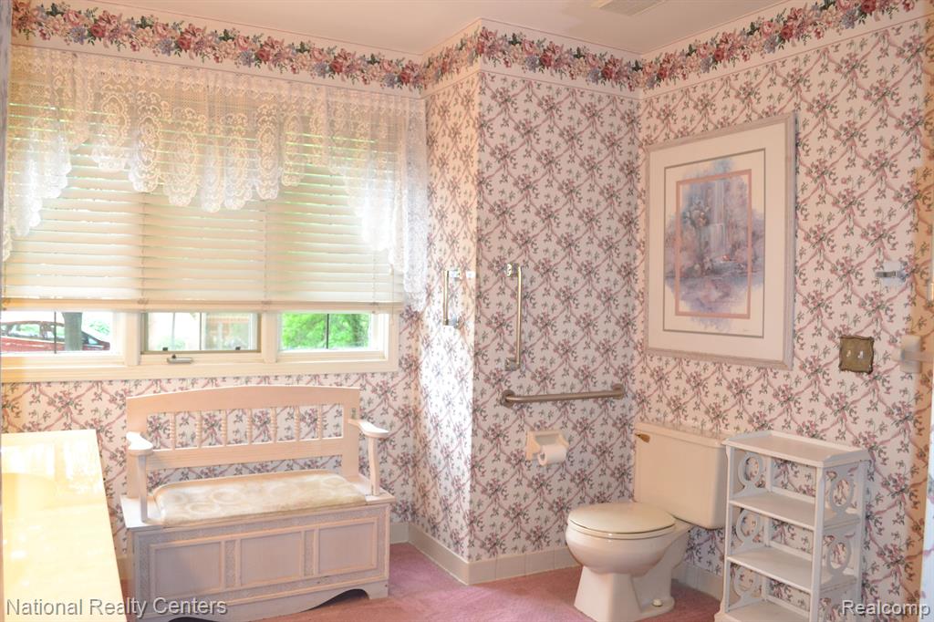 1052 PINEWOOD Court, Brighton, MI 48116 — Photo 12