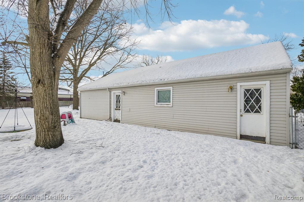 5729 Graves Street, Waterford, MI 48327 — Photo 27