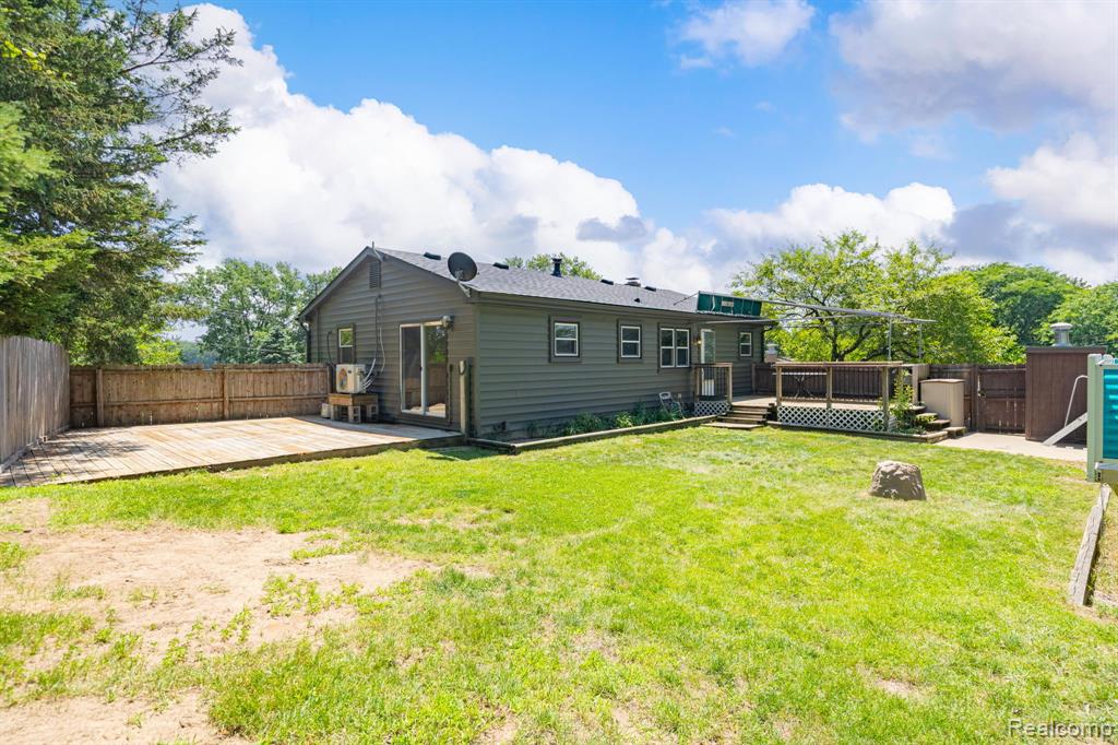 4069 Loch Drive, Highland, MI — Photo 27