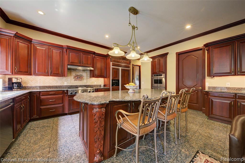4546 Forest Edge Lane, West Bloomfield, MI 48323 — Photo 29