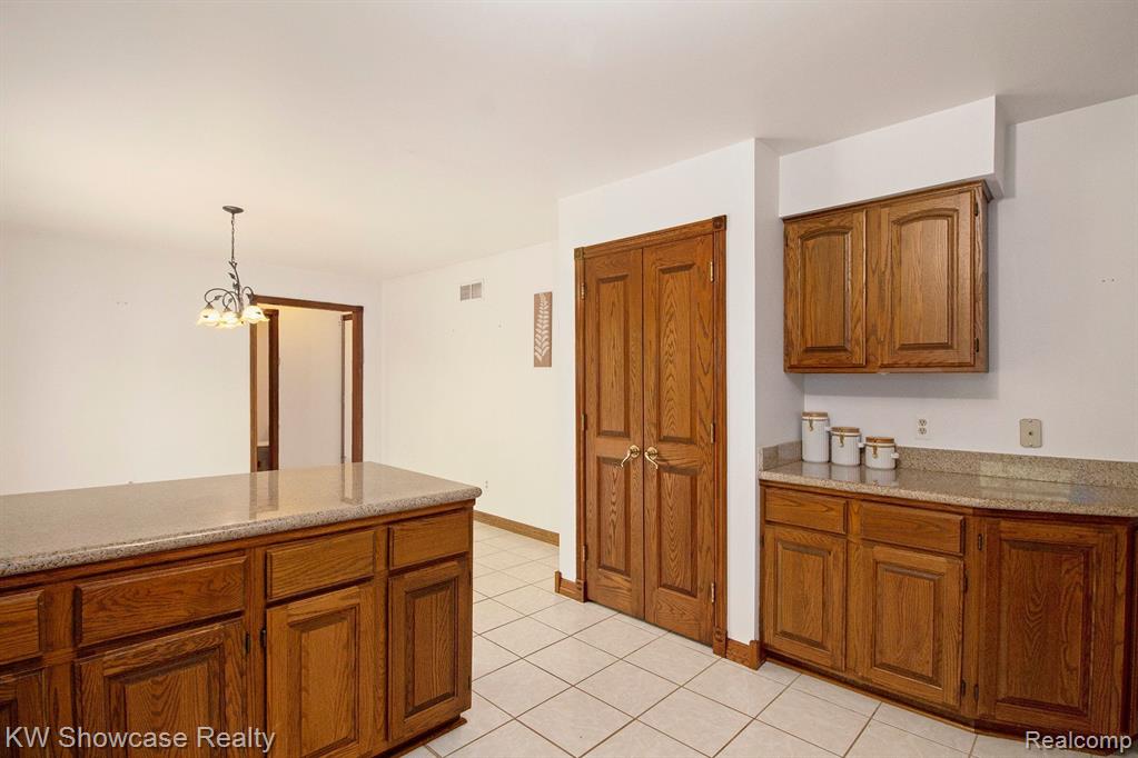 10281 GREENBRIER, Brighton, MI 48114 — Photo 11