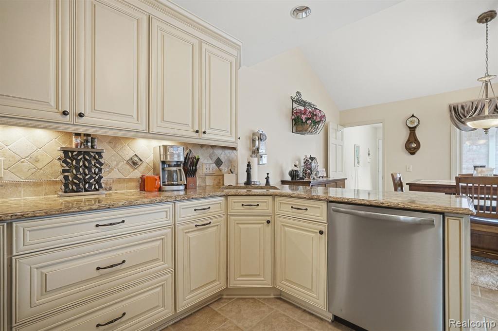42626 Christina Drive, Sterling Heights, MI 48313 — Photo 21