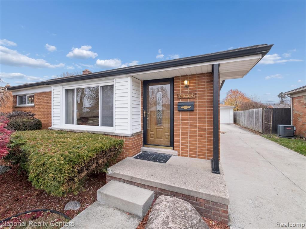 6554 Cardwell Street, Garden City, MI — Photo 3