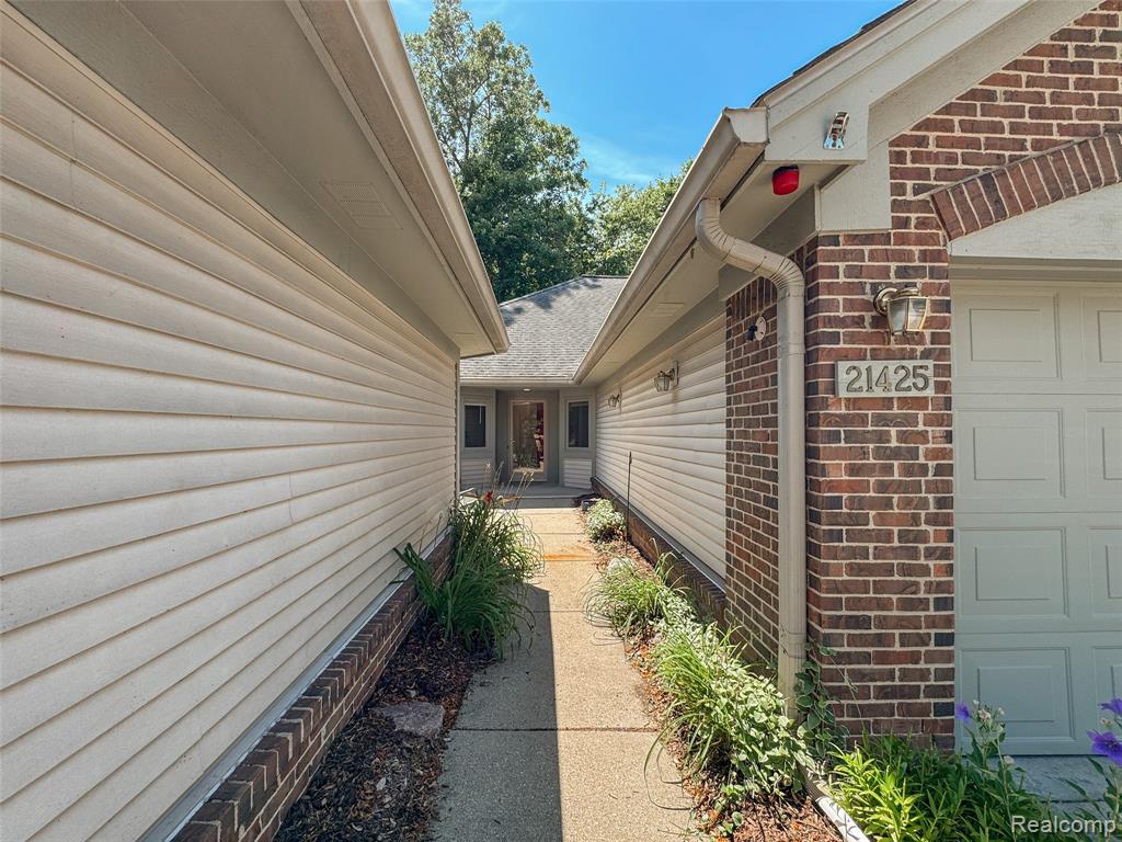 21425 Archwood Circle, Farmington Hills, MI 48336 — Photo 5