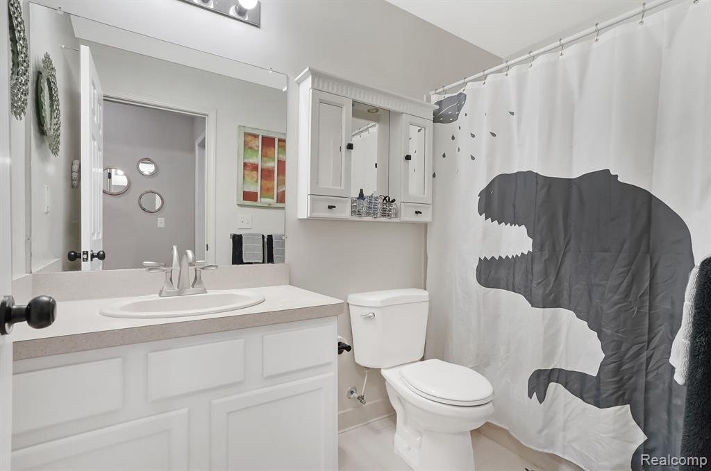 29508 Nottingham Court, Livonia, MI 48152 — Photo 18