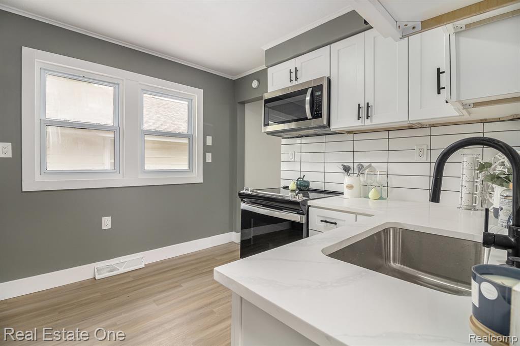 927 N LAFAYETTE Avenue, Royal Oak, MI 48067 — Photo 9