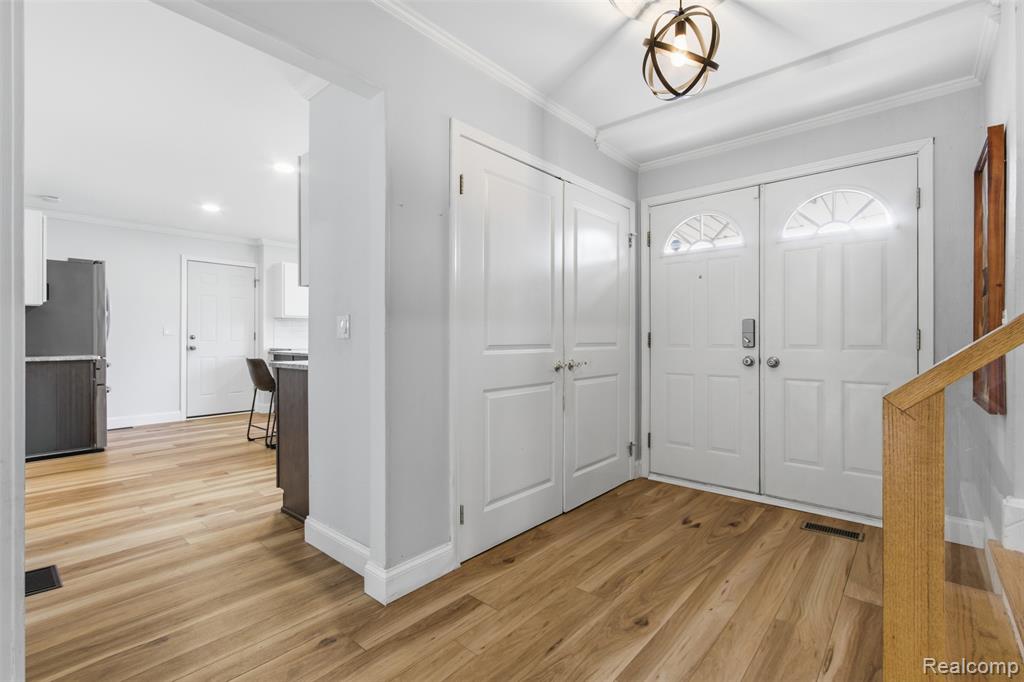6780 Post Oak Drive, West Bloomfield, MI — Photo 3