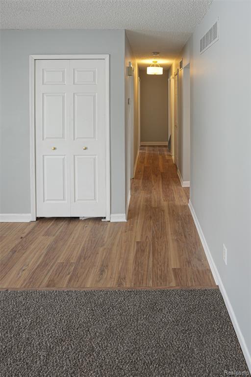 5783 Williamsburg Court, Waterford, MI 48327 — Photo 4