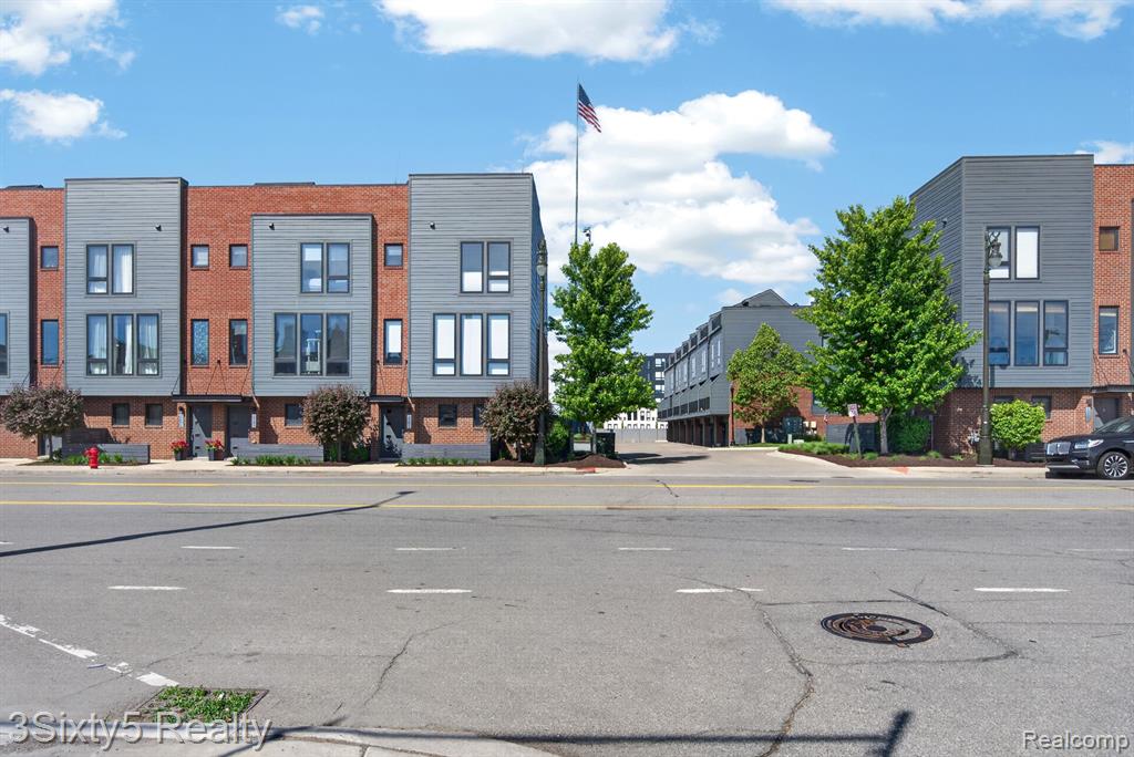 2251 Trumbull Street - Photo 2