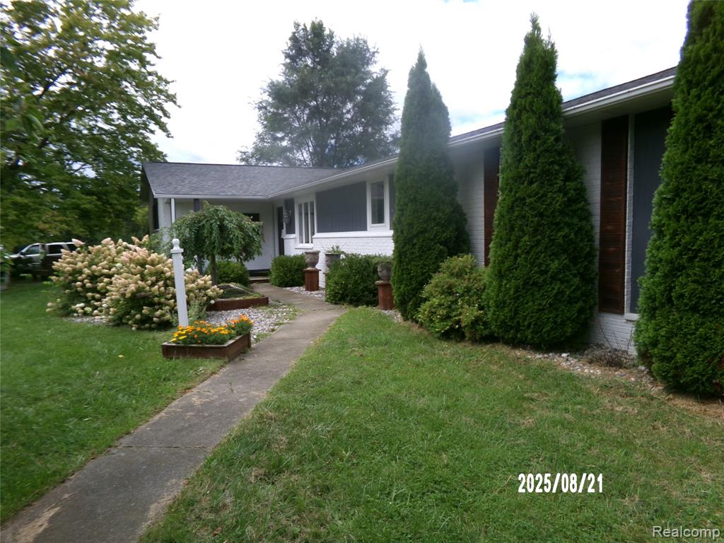 9585 Henderson Road, Corunna, MI 48817 — Photo 7