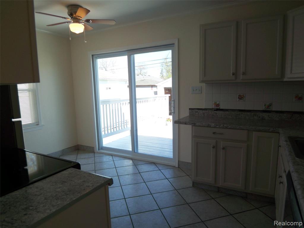 8269 Sterling, Center Line, MI 48015 — Photo 5