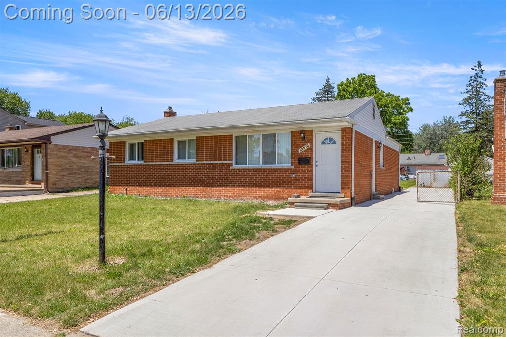 29578 Brown Court, Garden City, MI