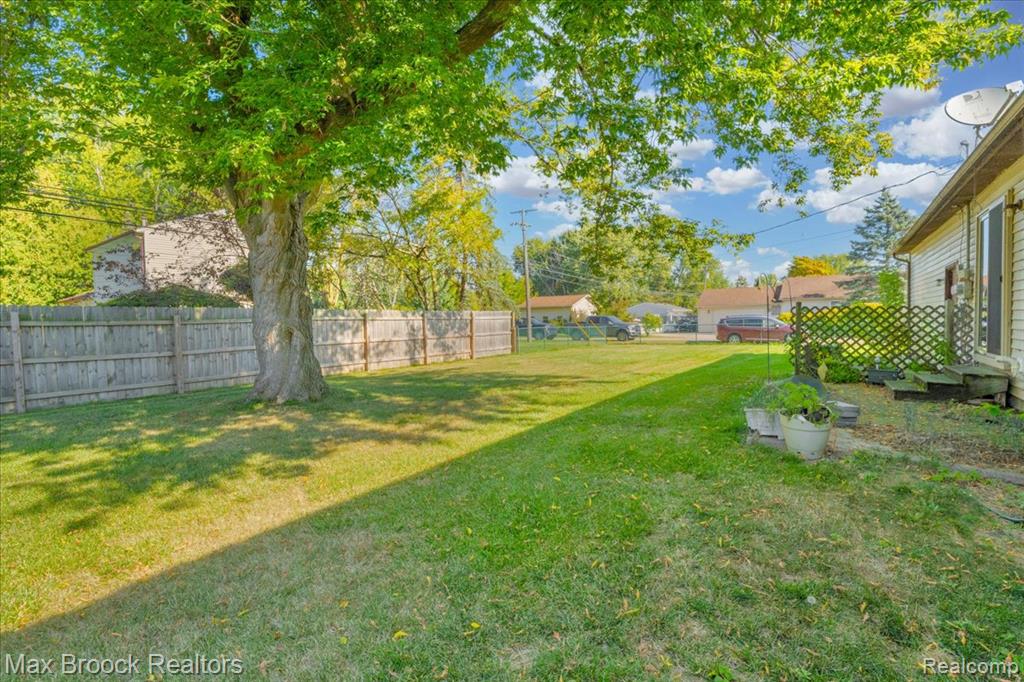 47685 Jefferson Avenue, Chesterfield, MI 48047 — Photo 22