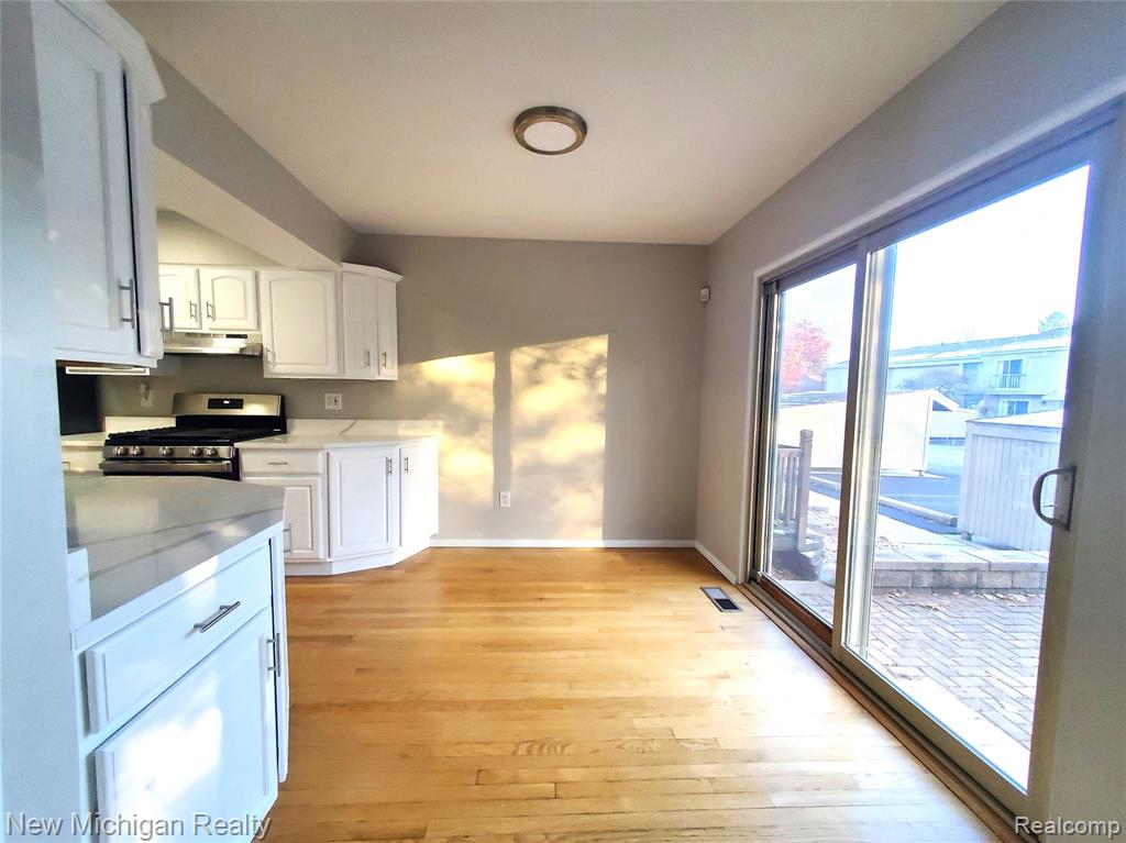 673 Oakbrook W, Rochester Hills, MI 48307 — Photo 13