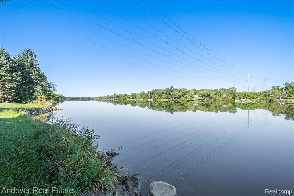4055 Mitchell Drive, Flint, MI 48506 — Photo 36